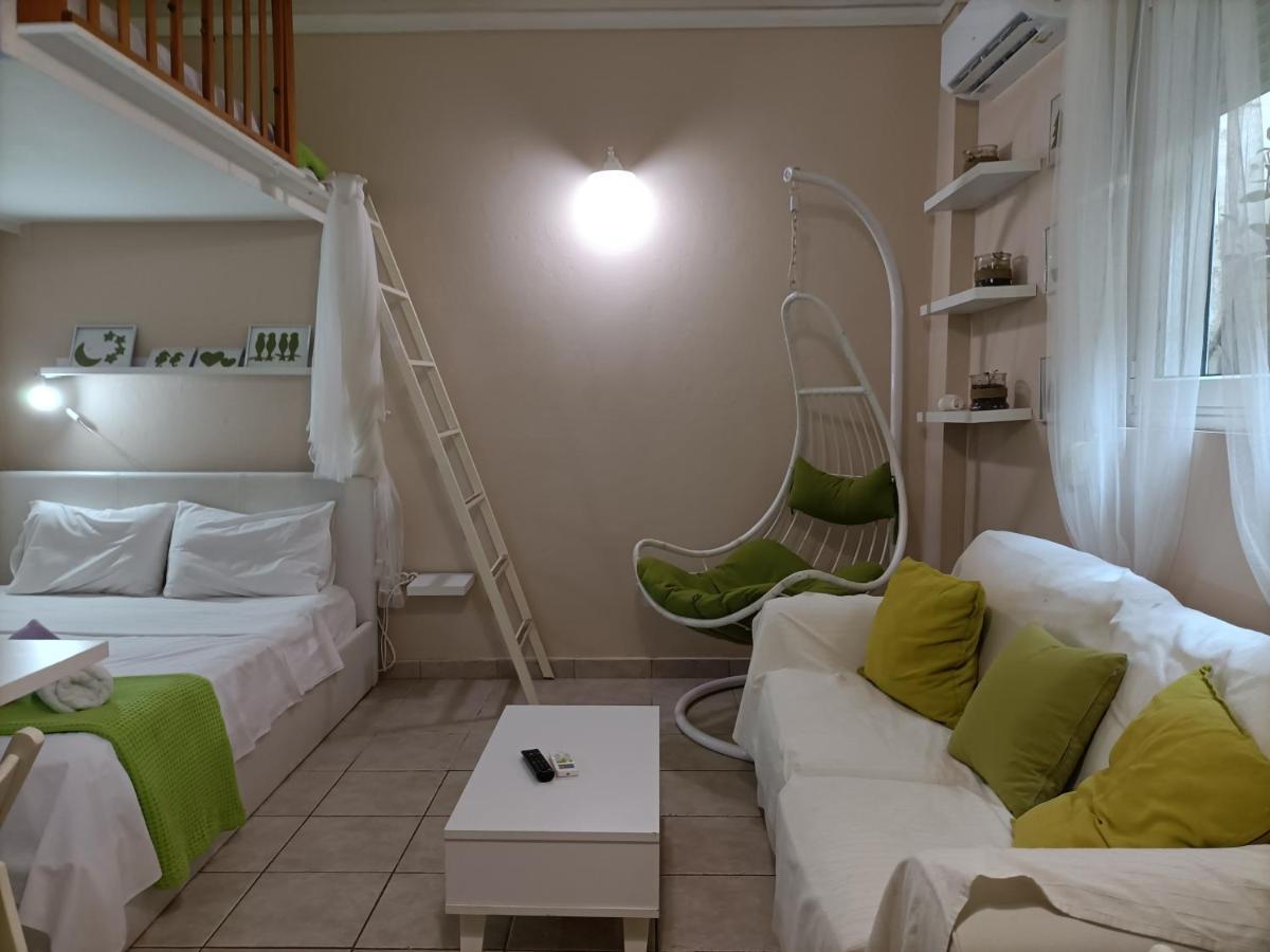 Urban Minimalist Studio Apt. near Pagrati Park Apartment Athena Bagian luar foto