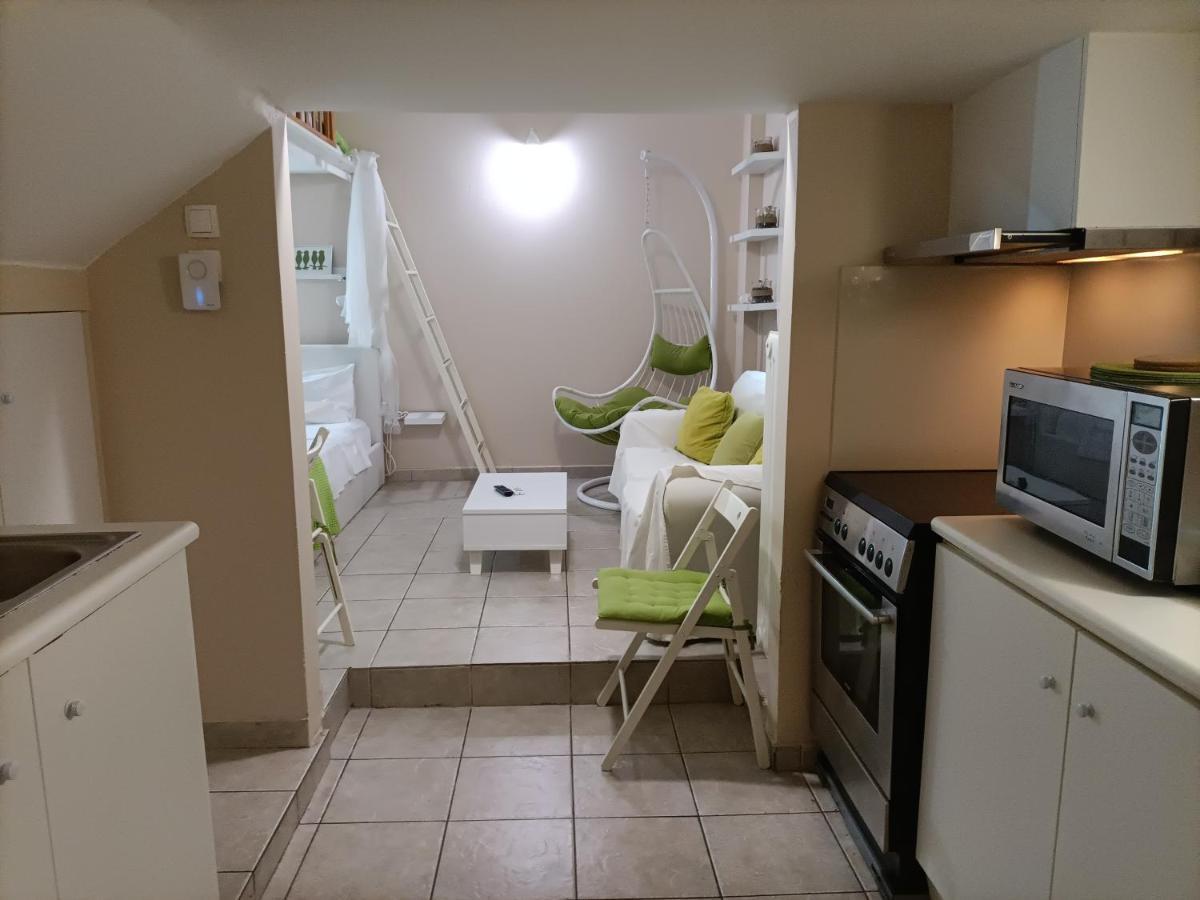Urban Minimalist Studio Apt. near Pagrati Park Apartment Athena Bagian luar foto
