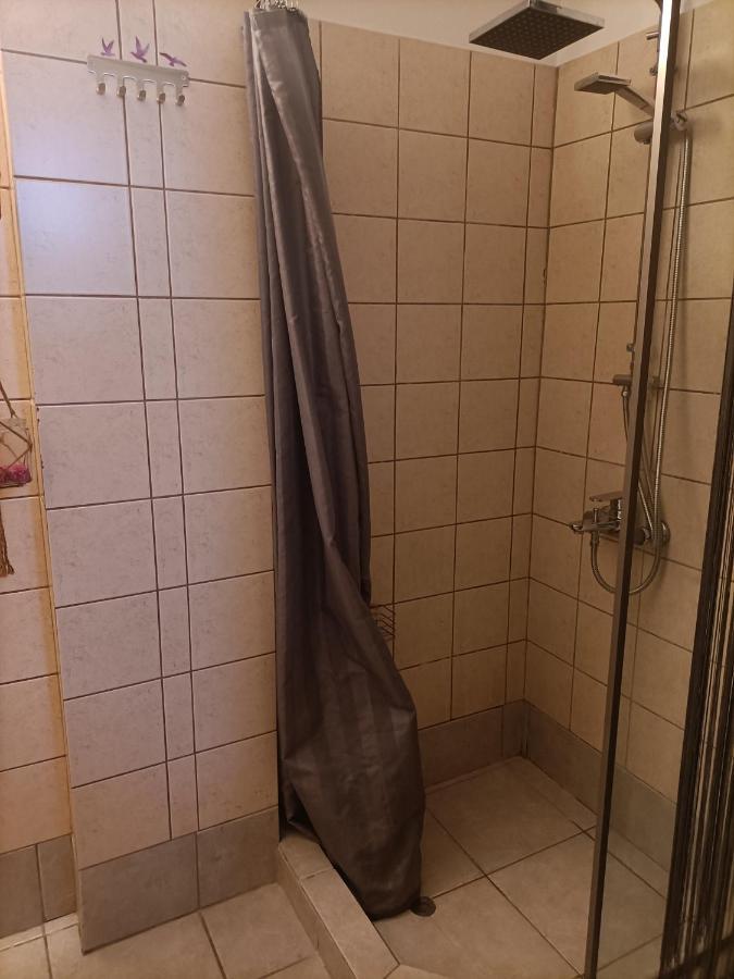 Urban Minimalist Studio Apt. near Pagrati Park Apartment Athena Bagian luar foto