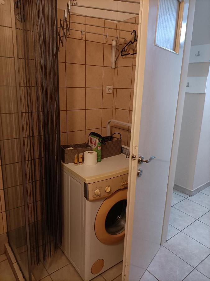 Urban Minimalist Studio Apt. near Pagrati Park Apartment Athena Bagian luar foto