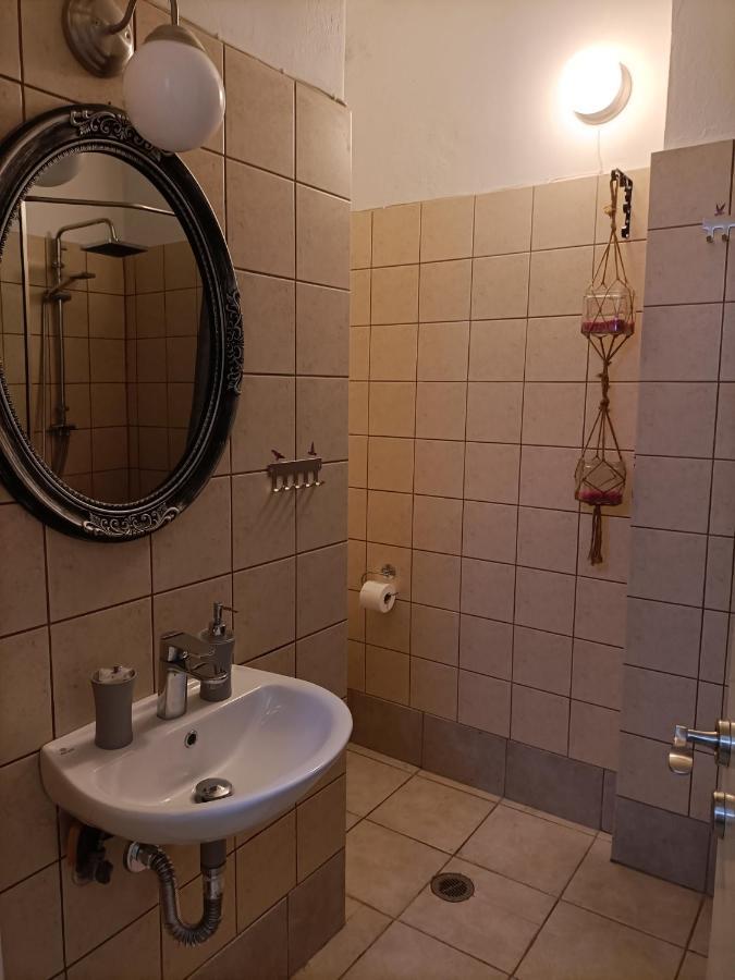 Urban Minimalist Studio Apt. near Pagrati Park Apartment Athena Bagian luar foto